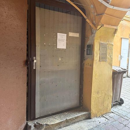 A Private Room In City Center In Pozsony Kültér fotó